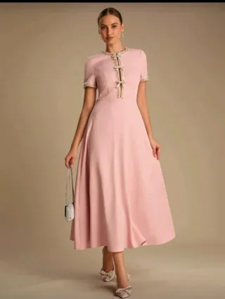 Vestido rosa con detalles joya