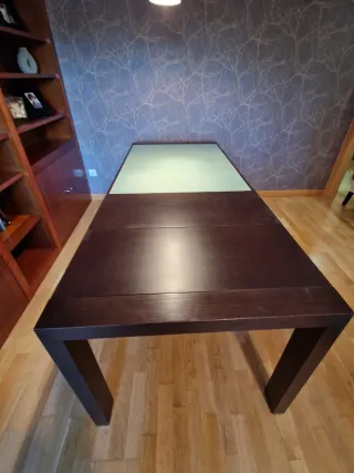 Mesa comedor extensible y 4 sillas