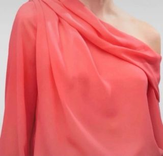Blusa coral Mango nueva, cuello asimétrico