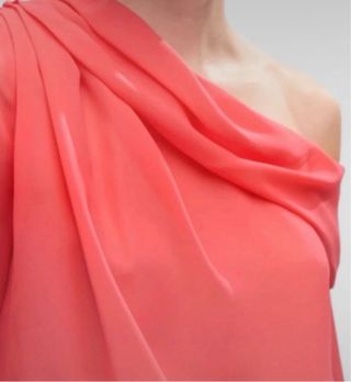 Blusa coral Mango nueva, cuello asimétrico