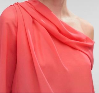 Blusa coral Mango nueva, cuello asimétrico