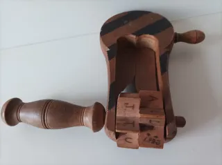 Antico carillon in legno