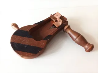 Antico carillon in legno