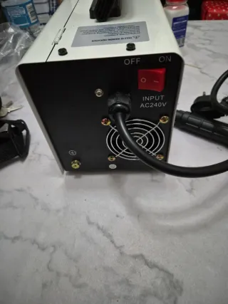 Máquina de Soldar MIG 200A - 5 en 1 Multiproceso (