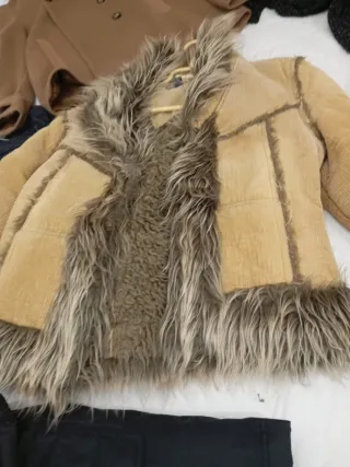 Abrigo negro con cinturón