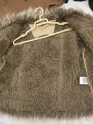 Abrigo negro con cinturón