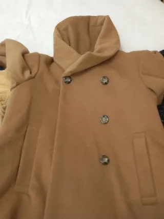 Abrigo negro con cinturón