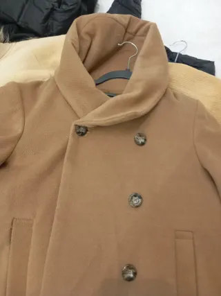 Abrigo negro con cinturón