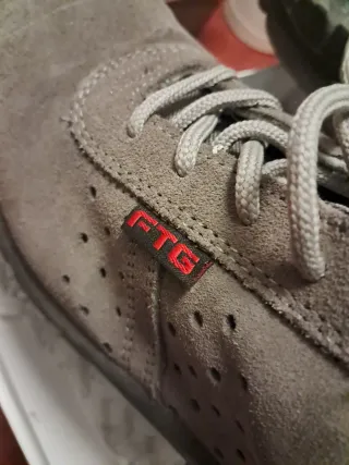 Zapatos de seguridad grises