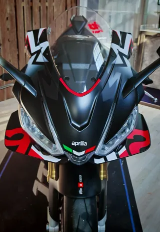 Aprilia RSV4 2025