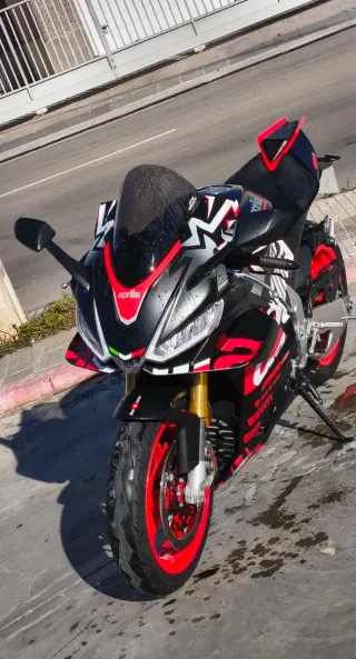 Aprilia RSV4 2025