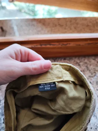 Berretto WIP beige con borchie