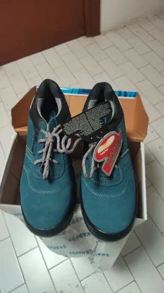 Zapatos de seguridad SKARPA azul y negro