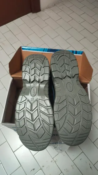 Zapatos de seguridad SKARPA azul y negro