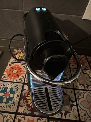 Macchina caffè Nespresso Pixie usata decalcificata