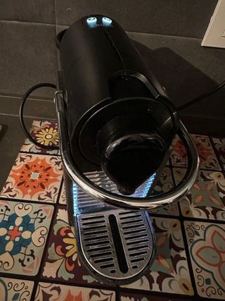 Macchina caffè Nespresso Pixie usata decalcificata