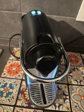 Macchina caffè Nespresso Pixie usata decalcificata