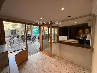 Local comercial en alquiler en La Nova Esquerra de l'Eixample en Barcelona