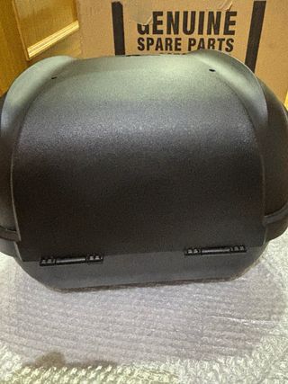 Baúl Piaggio Negro con Llave