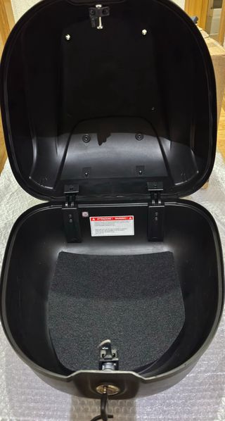 Baúl Piaggio Negro con Llave