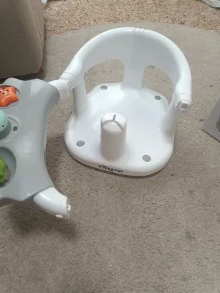 Asiento de ducha para bebé con juguetes