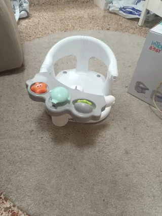 Asiento de ducha para bebé con juguetes