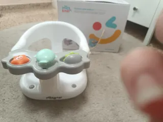 Asiento de ducha para bebé con juguetes