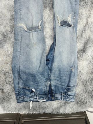 Vaqueros Bershka hombre rotos Talla L