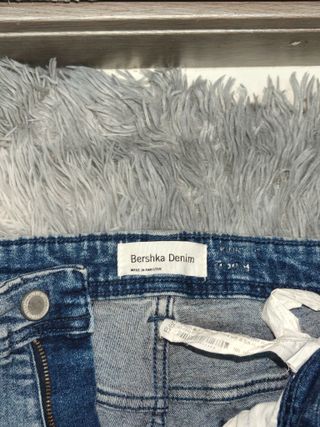 Vaqueros Bershka hombre rotos Talla L