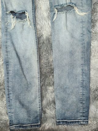 Vaqueros Bershka hombre rotos Talla L