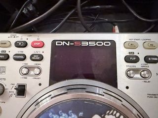 Mesa Mezclas Behringer + 2 CD Denon