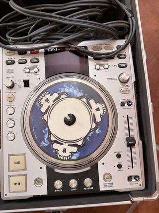 Mesa Mezclas Behringer + 2 CD Denon