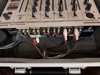 Mesa Mezclas Behringer + 2 CD Denon