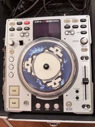 Mesa Mezclas Behringer + 2 CD Denon