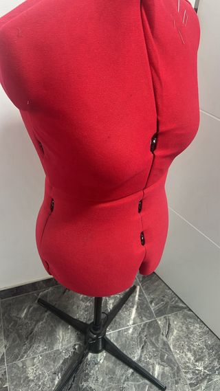 Maniquí de costura rojo ajustable