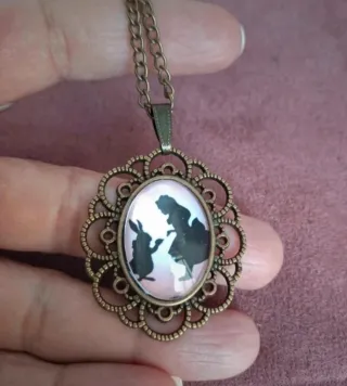 Collar Alicia en el País de las Maravillas