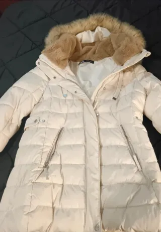 Parka Zara Beige con Capucha y Pelo