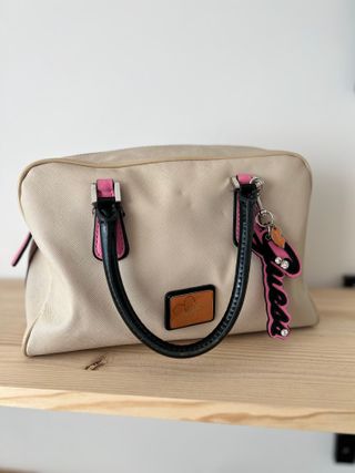 Bolso Guess Crema con Detalles Rosa
