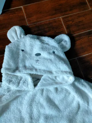 Bata poncho oso polar