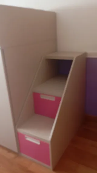 Cama alta niña con armario