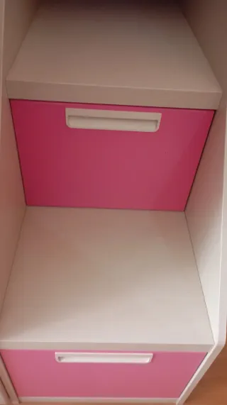 Cama alta niña con armario