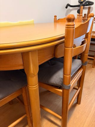 Mesa comedor y 4 sillas madera extensible