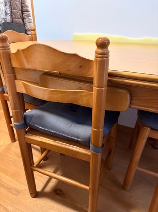 Mesa comedor y 4 sillas madera extensible