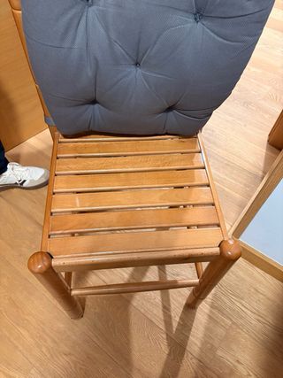 Mesa comedor y 4 sillas madera extensible