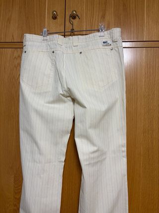 Pantalón de rayas crema para hombre