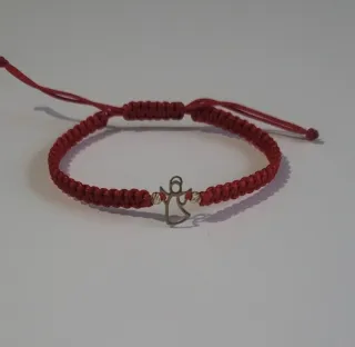 Pulsera roja con dije de ángel y oro 14k