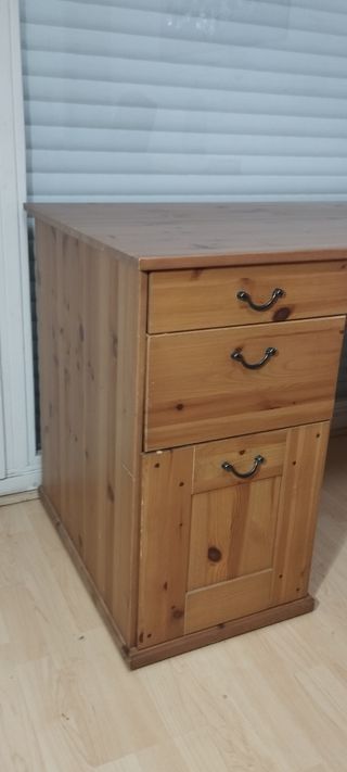 Escritorio de madera maciza