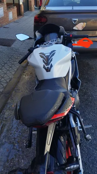 Moto deportiva Aprilia rs 457