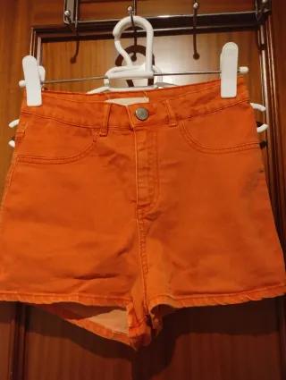 Vaqueros cortos naranjas