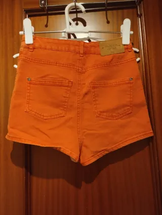 Vaqueros cortos naranjas